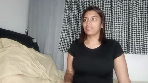 Snapshot of vickyhm22 chatting on 12-04-25, 06:12 vickyhm22 online show from 12-04-25, 06:12