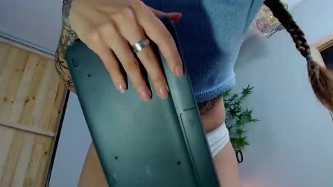 Victoria   online show from 02-28-25, 07:46