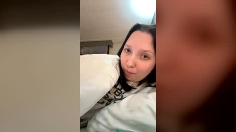 Snapshot of vickyparkerxx chatting on 08-03-26, 04:55 Vicky Parker online show from 08-03-26, 04:55