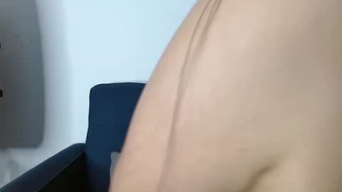 Snapshot of vicno_couple chatting on 05-01-26, 02:05 david and emma online show from 05-01-26, 02:05