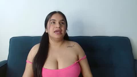 Snapshot of vicno_couple chatting on 05-17-26, 04:36 david and emma online show from 05-17-26, 04:36
