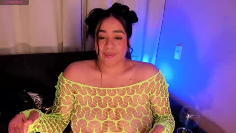 Snapshot of vicserna chatting on 03-08-25, 02:45 Victoria Serna online show from 03-08-25, 02:45