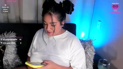 Snapshot of vicserna chatting on 03-12-25, 01:47 Victoria Serna online show from 03-12-25, 01:47