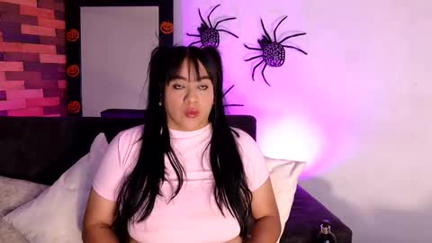 Victoria Serna  online show from 10-05-25, 02:15