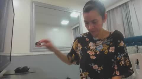 Victoria  grey  online show from 04-06-26, 07:26