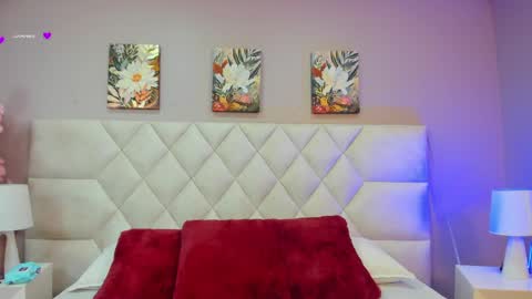 Snapshot of victoria__lee_ chatting on 05-19-26, 04:30 victoria__lee_ online show from 05-19-26, 04:30