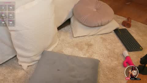 Snapshot of victoria__rossi chatting on 02-28-25, 04:20 online show from 02-28-25, 04:20