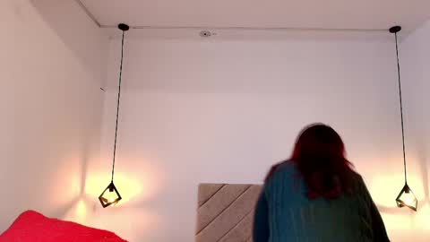  V I C T O R I A   online show from 05-15-26, 12:01