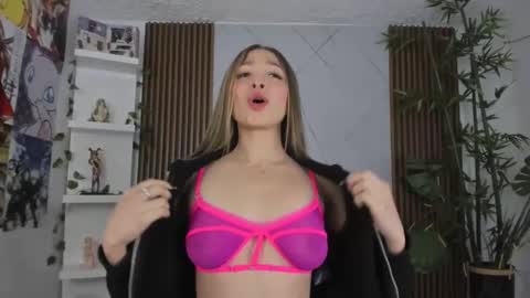 Snapshot of victoria_adams14 chatting on 02-08-25, 12:28 Victoria for you online show from 02-08-25, 12:28