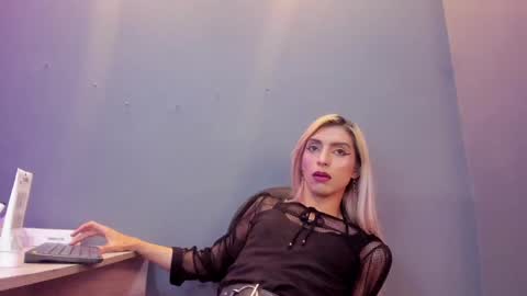 Snapshot of victoria_badgal chatting on 12-05-24, 09:39 Victoria online show from 12-05-24, 09:39