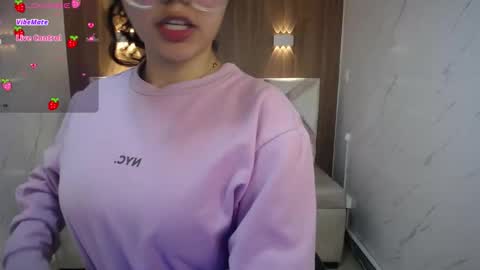 Snapshot of victoria_castillo_b chatting on 10-02-25, 03:02 victoria_castillo_b online show from 10-02-25, 03:02