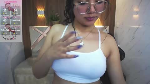 Snapshot of victoria_castillo_b chatting on 11-11-25, 03:06 victoria_castillo_b online show from 11-11-25, 03:06
