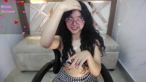 Snapshot of victoria_castillo_b chatting on 11-15-25, 03:15 victoria_castillo_b online show from 11-15-25, 03:15