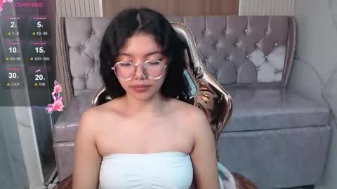 Snapshot of victoria_castillo_b chatting on 11-21-25, 03:22 victoria_castillo_b online show from 11-21-25, 03:22