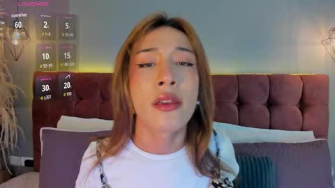 Snapshot of victoria_decapri chatting on 10-13-25, 07:47 victoria online show from 10-13-25, 07:47