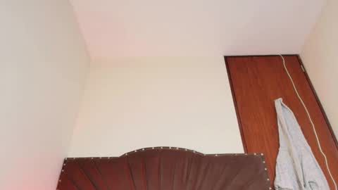 Snapshot of victoria_exxotic chatting on 10-27-25, 08:02 victoria online show from 10-27-25, 08:02