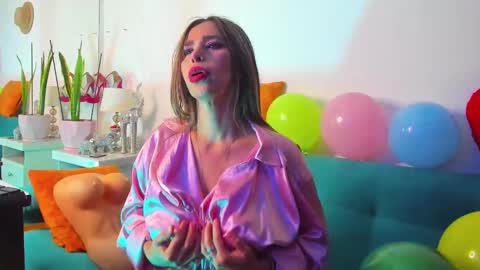 Victoria  online show from 02-15-25, 05:09