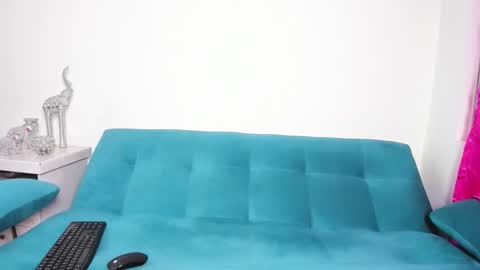 Victoria  online show from 09-13-25, 06:29