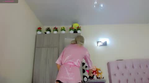 Snapshot of victoria_kastelo chatting on 12-12-24, 07:26 Victoria online show from 12-12-24, 07:26