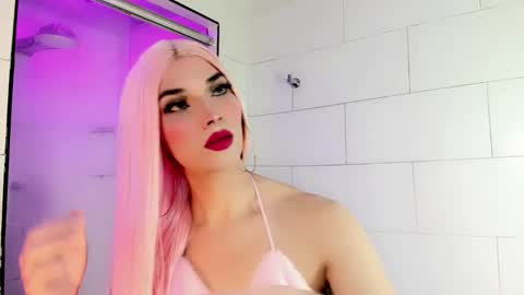 Snapshot of victoria_kastelo chatting on 10-28-25, 07:16 Victoria online show from 10-28-25, 07:16