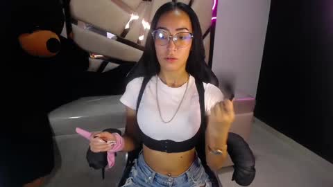 Snapshot of victoria_ricci_a chatting on 02-27-25, 04:43 Victoria online show from 02-27-25, 04:43