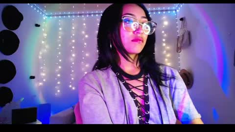 Snapshot of victoria_ricci_a chatting on 03-09-25, 04:05 Victoria online show from 03-09-25, 04:05