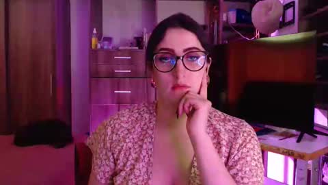 Victoria online show from 05-08-26, 06:13