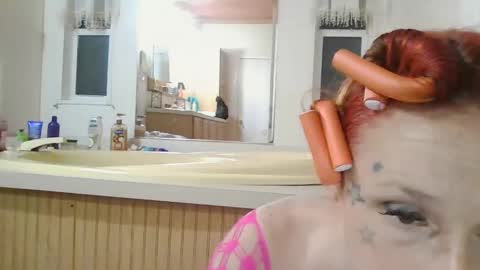 victoria vuitton online show from 10-12-25, 05:06