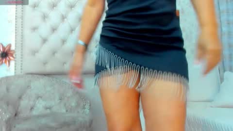 Snapshot of victoriaarousse25 chatting on 09-27-25, 12:15 victoriaarousse online show from 09-27-25, 12:15