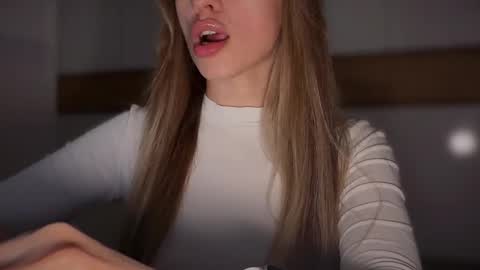 Snapshot of victoriachance chatting on 11-29-25, 03:04 Victoria means victory... always online show from 11-29-25, 03:04