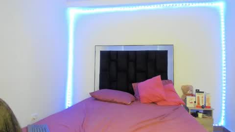 Snapshot of victoriacolin chatting on 03-12-25, 10:39 VICTORIA online show from 03-12-25, 10:39