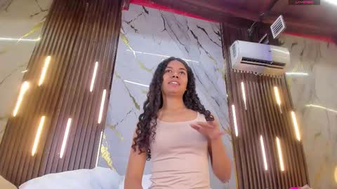 Snapshot of victoriaduarte chatting on 12-18-25, 08:26 Victoria online show from 12-18-25, 08:26