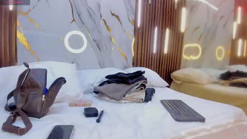 Victoria  online show from 04-18-26, 09:15