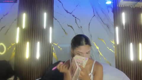 Snapshot of victoriaduarte chatting on 06-25-26, 08:35 Victoria online show from 06-25-26, 08:35