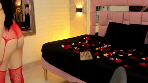 VICTORIA online show from 02-15-25, 08:54