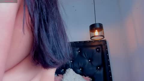 Victoria  online show from 04-18-26, 01:37