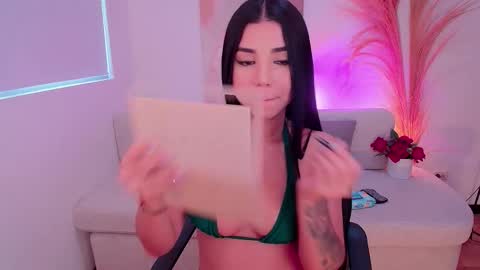 Snapshot of victorialeia chatting on 11-09-25, 10:08 Victoria online show from 11-09-25, 10:08