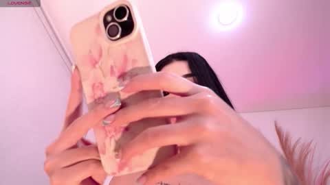 Snapshot of victorialeia chatting on 11-26-25, 01:17 Victoria online show from 11-26-25, 01:17