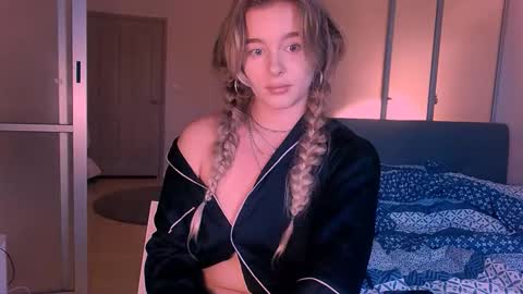 Eva and Victor online show from 10-07-25, 10:56