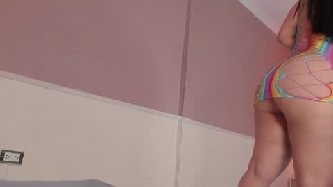 Snapshot of victoriapowell chatting on 09-10-25, 12:16 Victoria online show from 09-10-25, 12:16