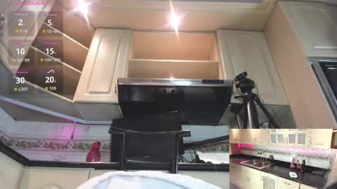 Snapshot of victoriapowell chatting on 11-18-25, 11:58 Victoria online show from 11-18-25, 11:58