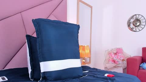 Snapshot of victoriaross1 chatting on 01-10-25, 11:33 VictoriaRoss online show from 01-10-25, 11:33