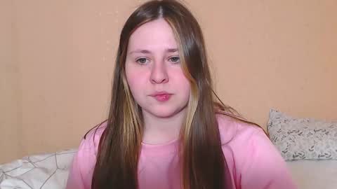 Snapshot of victoriassecrets_ chatting on 02-12-25, 03:27 victoriassecrets_ online show from 02-12-25, 03:27