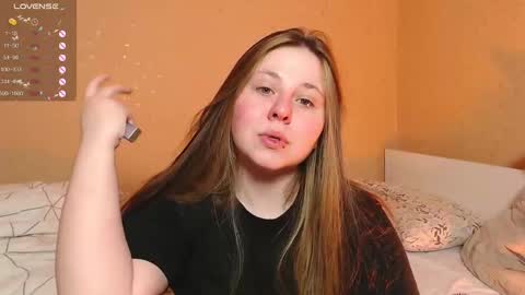 Snapshot of victoriassecrets_ chatting on 02-26-25, 12:25 victoriassecrets_ online show from 02-26-25, 12:25