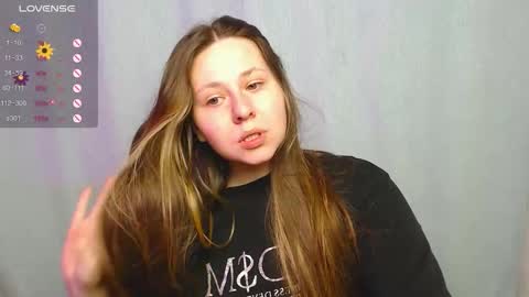 Snapshot of victoriassecrets_ chatting on 10-03-25, 01:41 victoriassecrets_ online show from 10-03-25, 01:41