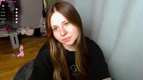 Snapshot of victoriassecrets_ chatting on 12-16-25, 04:56 victoriassecrets_ online show from 12-16-25, 04:56