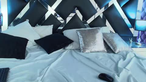 victtoria lee online show from 01-23-25, 01:08