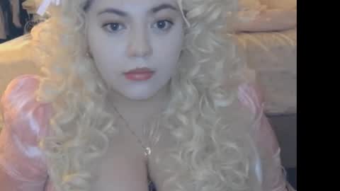 Snapshot of viennavisabelle chatting on 11-13-25, 05:39 viennavisabelle online show from 11-13-25, 05:39