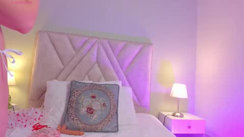 Snapshot of viictoria_becker chatting on 09-10-25, 11:10 Victoria online show from 09-10-25, 11:10