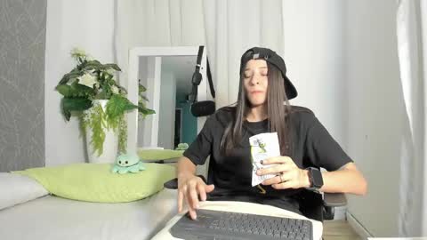 Snapshot of viictoriiasaenz chatting on 04-27-26, 03:59 viictoriiasaenz online show from 04-27-26, 03:59